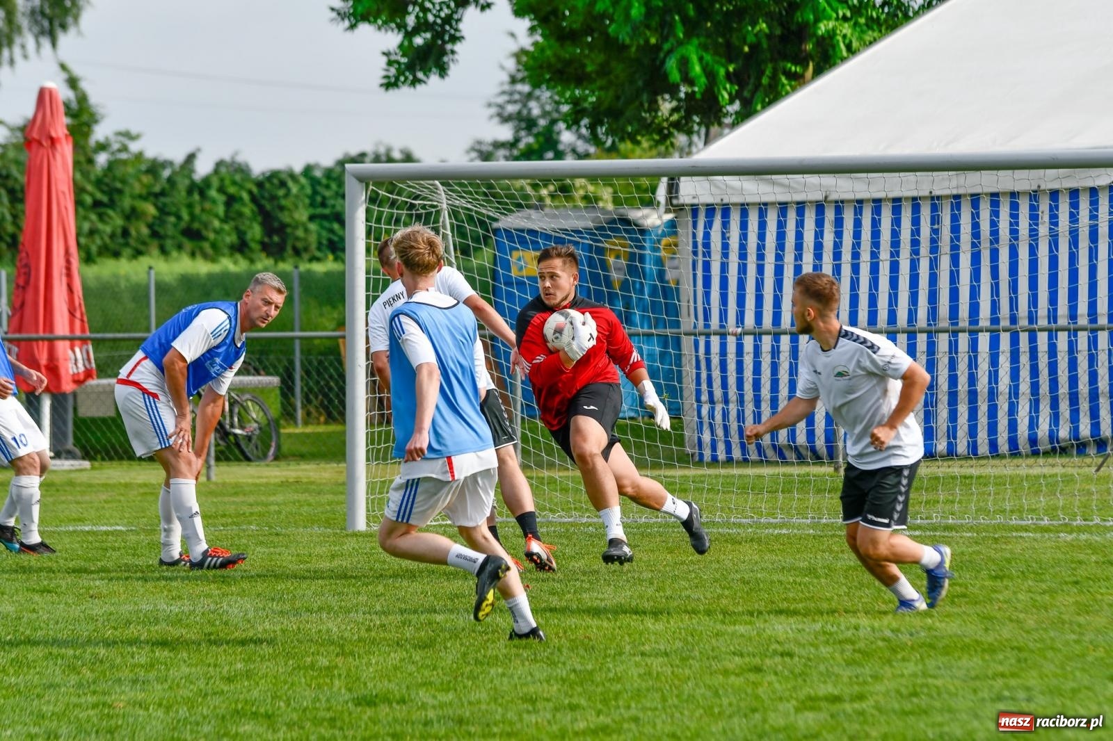 Zdjęcie w galerii na portalu naszraciborz.pl: Piłkarska rywalizacja dzikich drużyn w Borucinie [FOTO i WIDEO] wiadomości z regionu