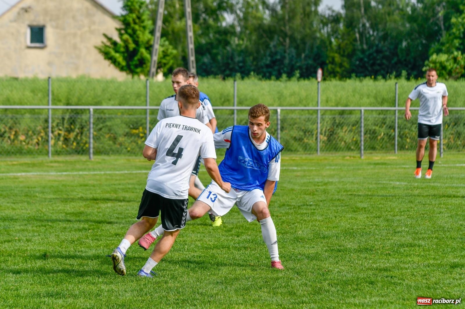 Zdjęcie w galerii na portalu naszraciborz.pl: Piłkarska rywalizacja dzikich drużyn w Borucinie [FOTO i WIDEO] wiadomości z regionu