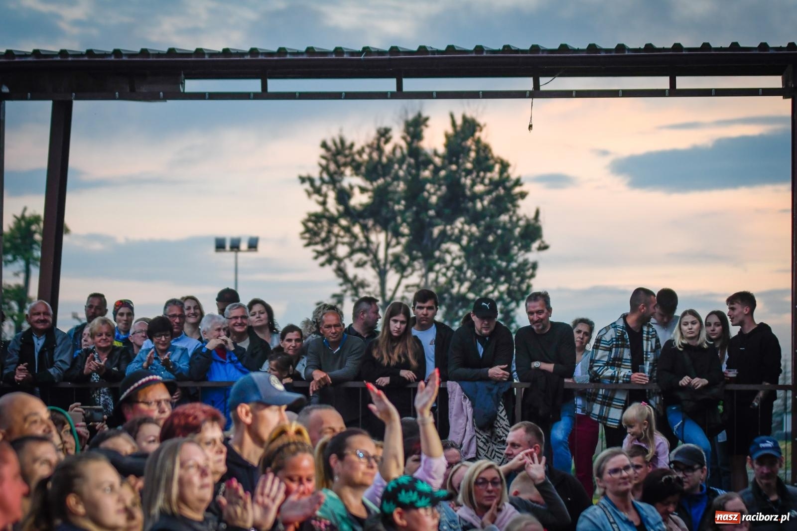 Zdjęcie w galerii na portalu naszraciborz.pl: Nędza szalała z Baciarami [FOTO i WIDEO] wiadomości z regionu