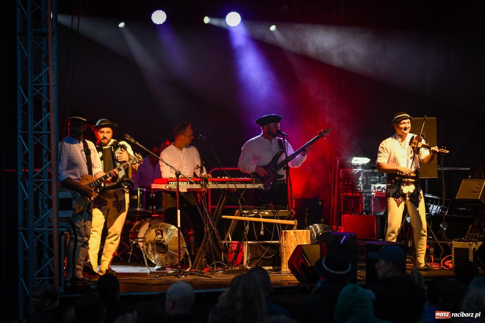 Zdjęcie w galerii na portalu naszraciborz.pl: Nędza szalała z Baciarami [FOTO i WIDEO] wiadomości z regionu