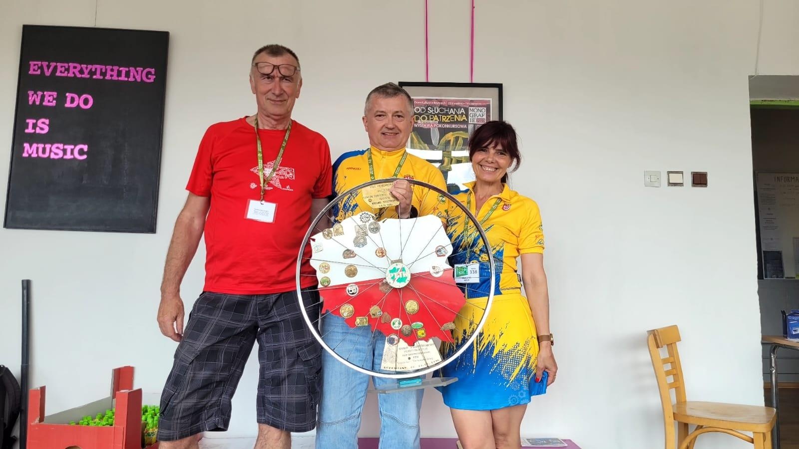 Zdjęcie w galerii na portalu naszraciborz.pl: Raciborzanie na zlocie przodowników turystyki kolarskiej wiadomości z regionu