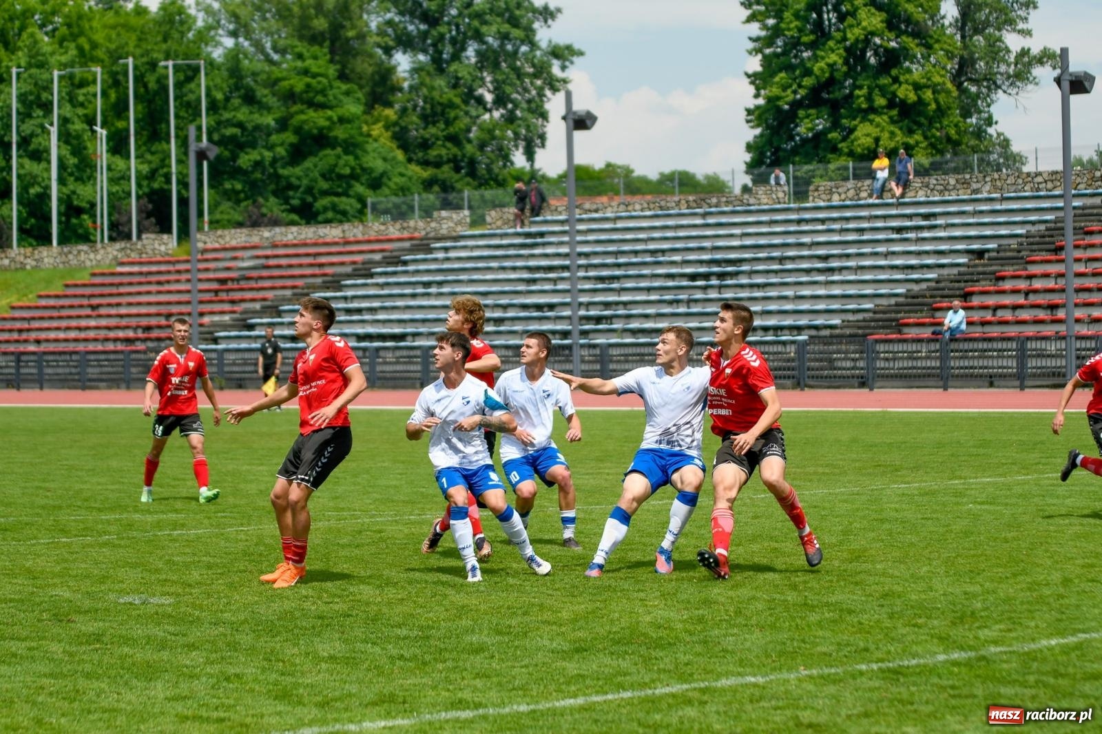 Zdjęcie w galerii na portalu naszraciborz.pl: Unia Racibórz porażką z Tychami żegna IV ligę wiadomości z regionu
