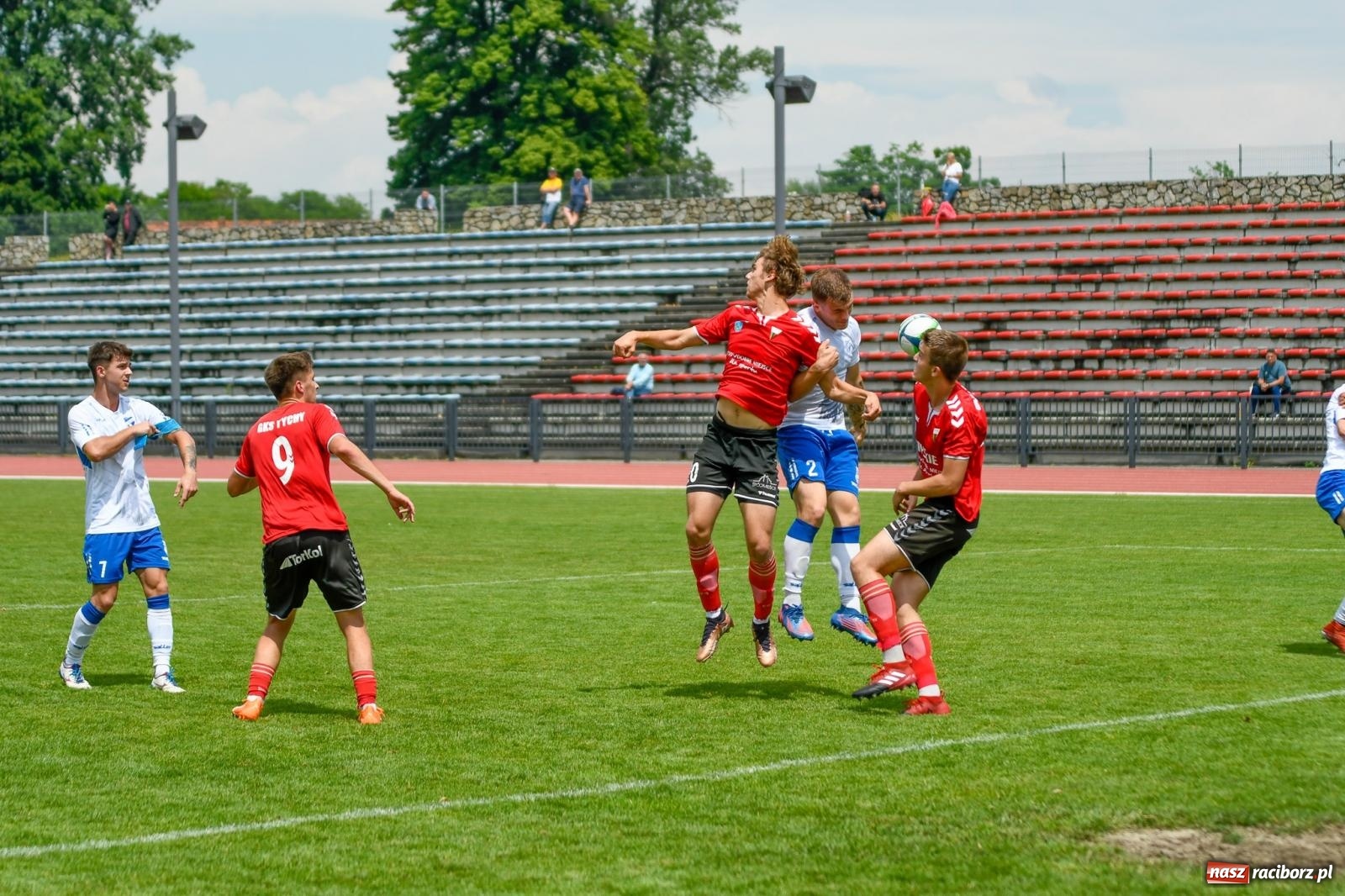 Zdjęcie w galerii na portalu naszraciborz.pl: Unia Racibórz porażką z Tychami żegna IV ligę wiadomości z regionu