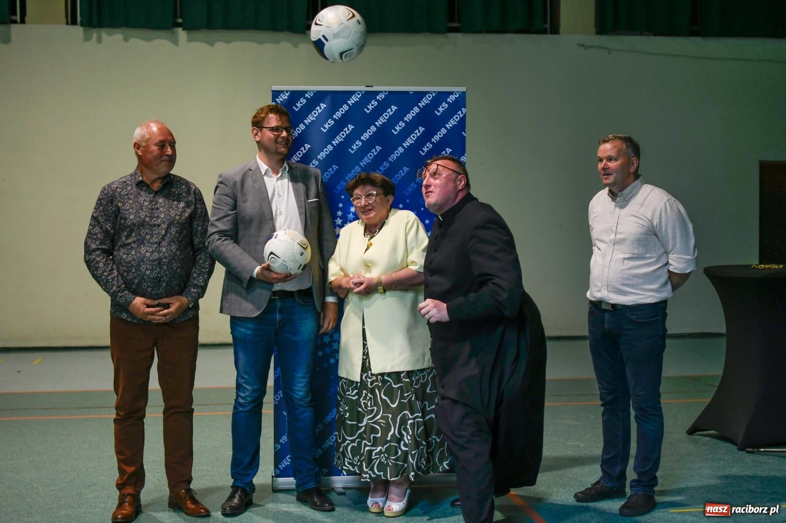 Zdjęcie w galerii na portalu naszraciborz.pl: Piłkarskie spotkanie pokoleń w Nędzy [FOTO i WIDEO] wiadomości z regionu