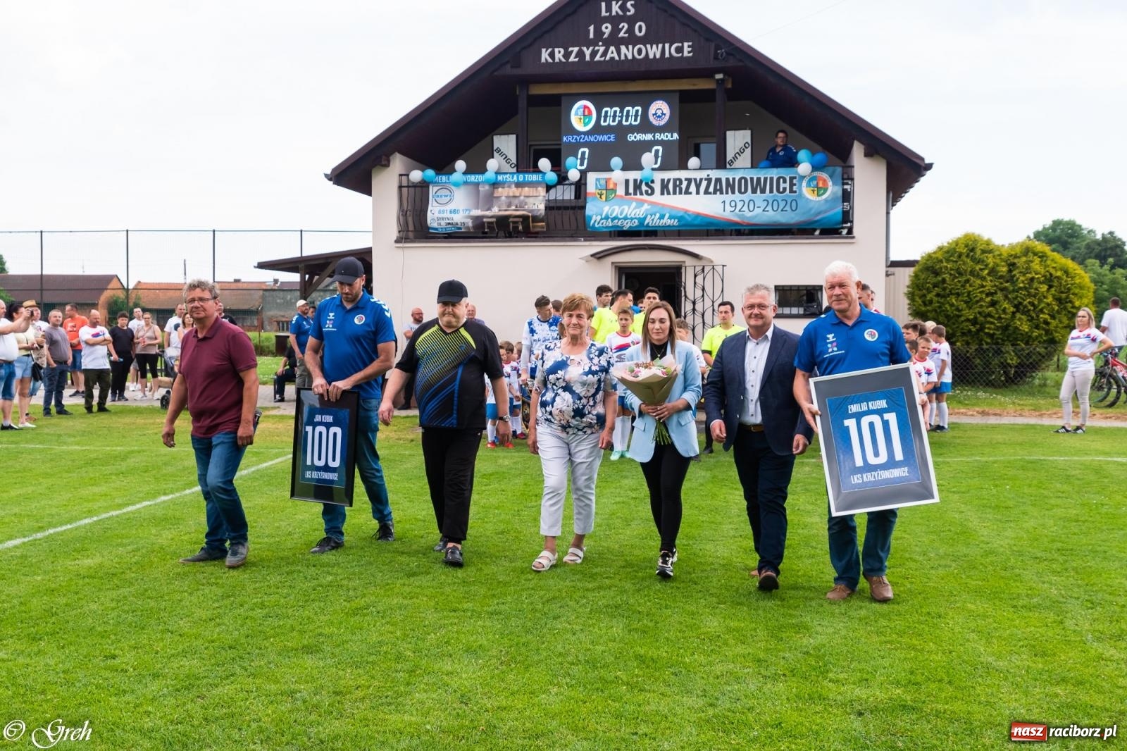 Zdjęcie w galerii na portalu naszraciborz.pl: O mistrzostwie zdecyduje ostatnia kolejka. Państwo Kubikowie z podziękowaniami [FOTO] wiadomości z regionu
