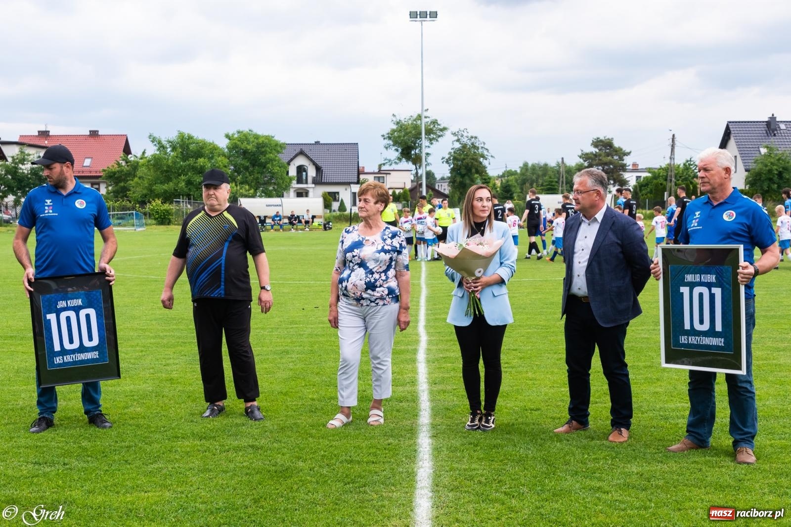 Zdjęcie w galerii na portalu naszraciborz.pl: O mistrzostwie zdecyduje ostatnia kolejka. Państwo Kubikowie z podziękowaniami [FOTO] wiadomości z regionu