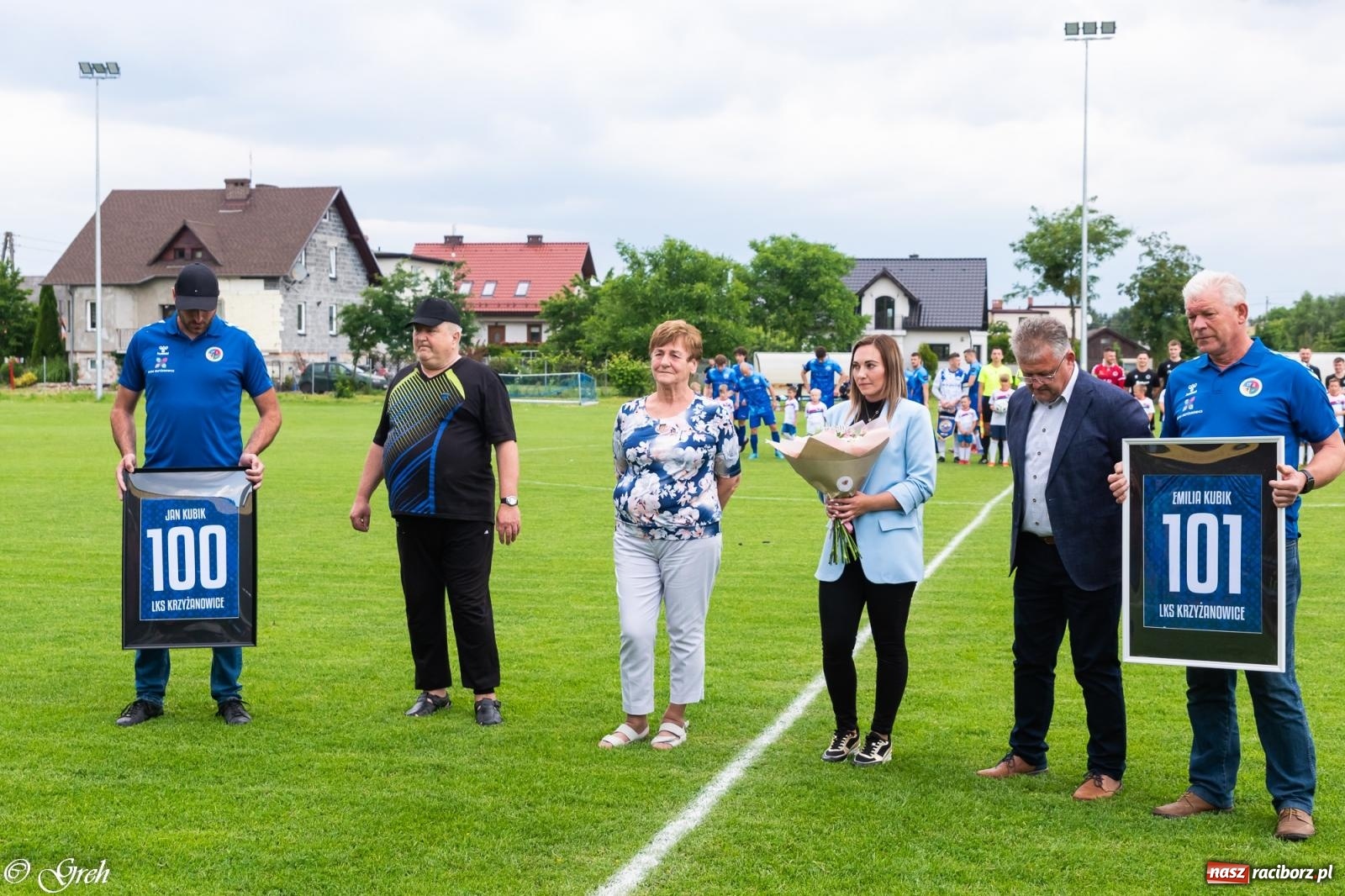 Zdjęcie w galerii na portalu naszraciborz.pl: O mistrzostwie zdecyduje ostatnia kolejka. Państwo Kubikowie z podziękowaniami [FOTO] wiadomości z regionu