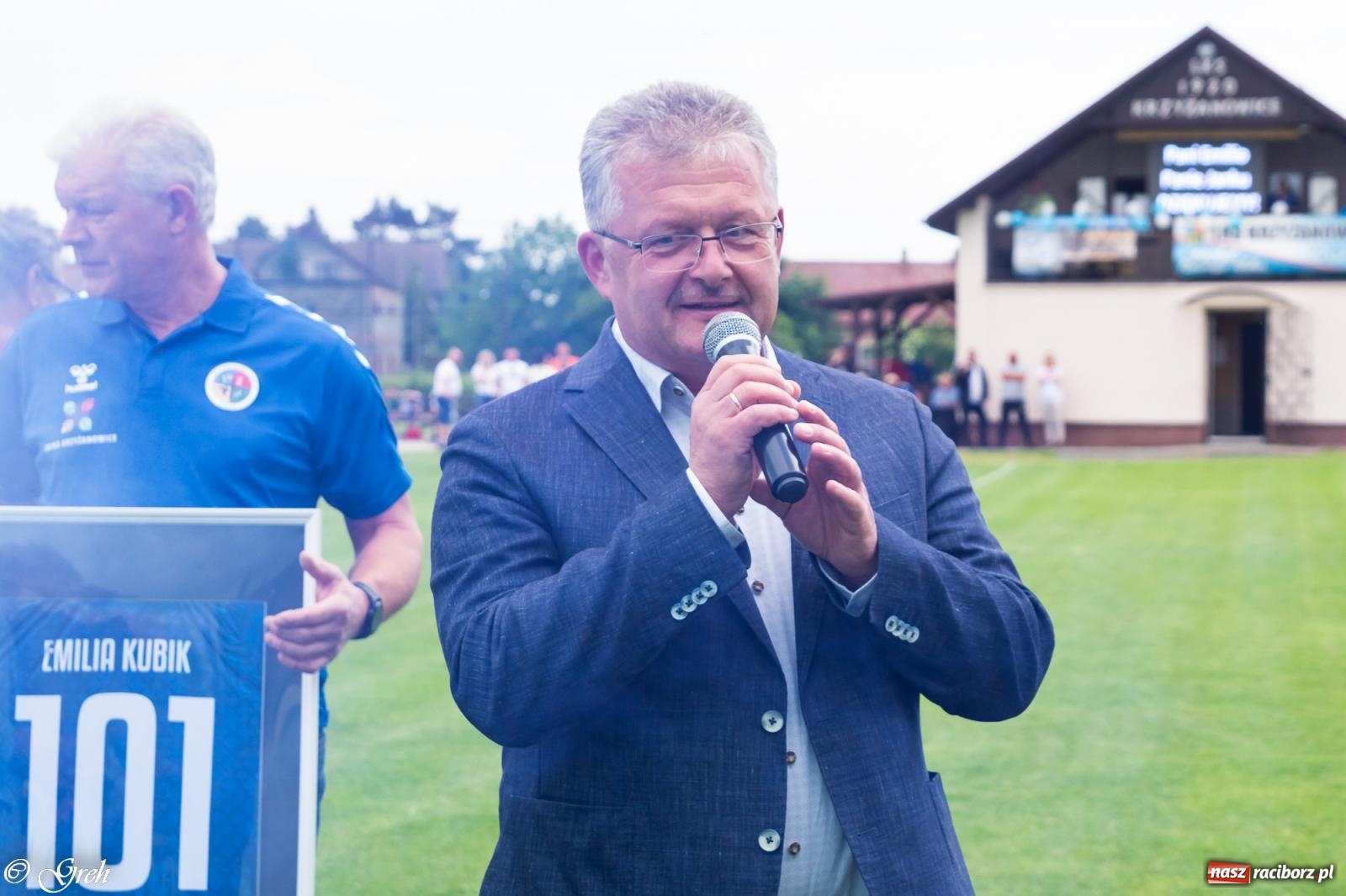 Zdjęcie w galerii na portalu naszraciborz.pl: O mistrzostwie zdecyduje ostatnia kolejka. Państwo Kubikowie z podziękowaniami [FOTO] wiadomości z regionu