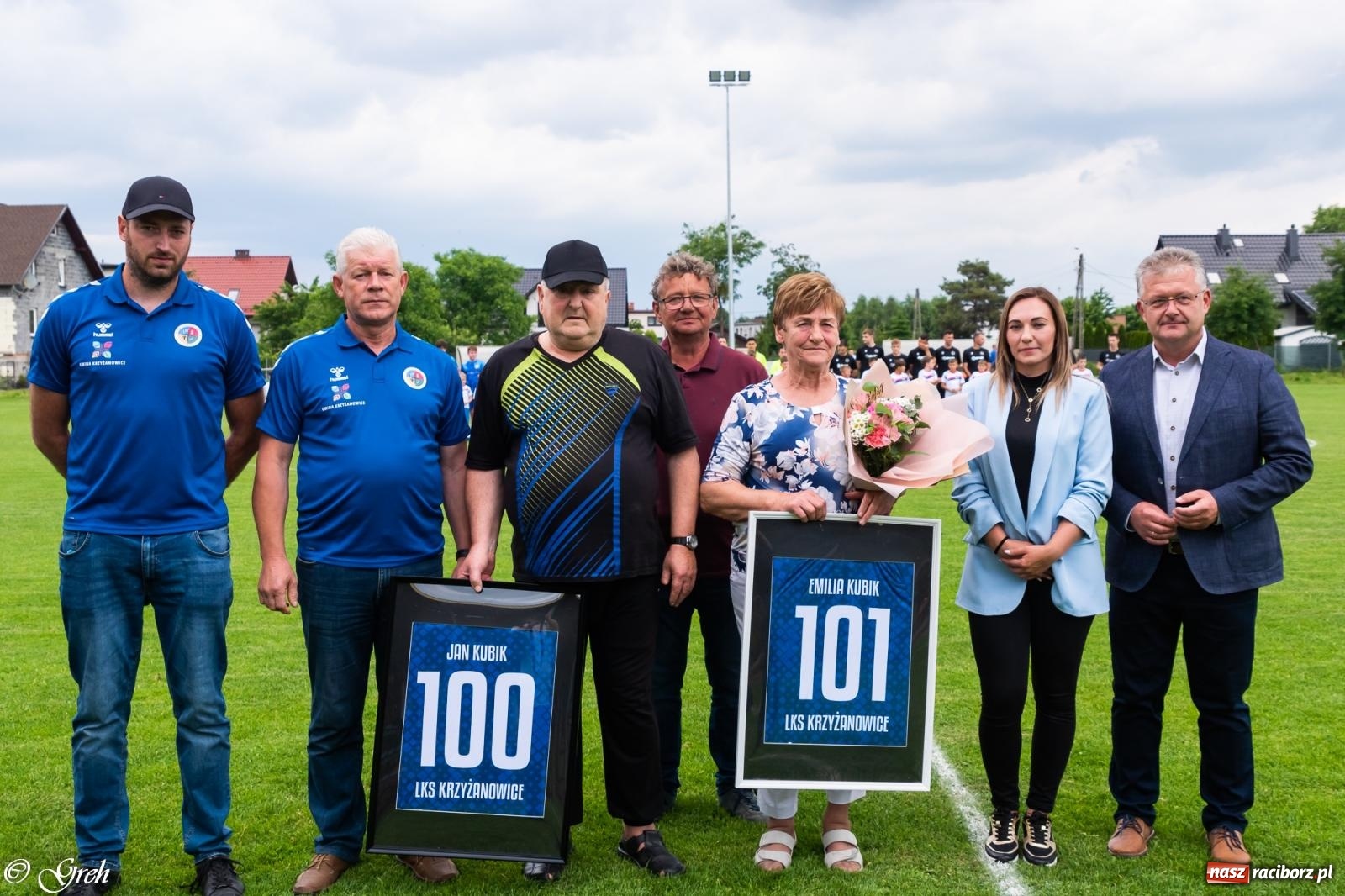 Zdjęcie w galerii na portalu naszraciborz.pl: O mistrzostwie zdecyduje ostatnia kolejka. Państwo Kubikowie z podziękowaniami [FOTO] wiadomości z regionu