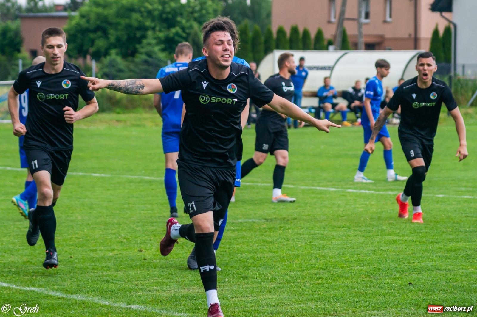 Zdjęcie w galerii na portalu naszraciborz.pl: O mistrzostwie zdecyduje ostatnia kolejka. Państwo Kubikowie z podziękowaniami [FOTO] wiadomości z regionu