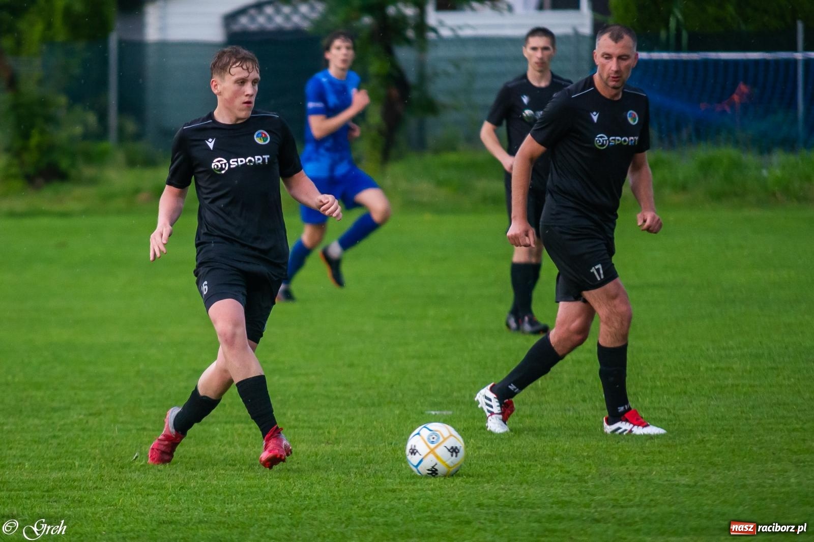 Zdjęcie w galerii na portalu naszraciborz.pl: O mistrzostwie zdecyduje ostatnia kolejka. Państwo Kubikowie z podziękowaniami [FOTO] wiadomości z regionu