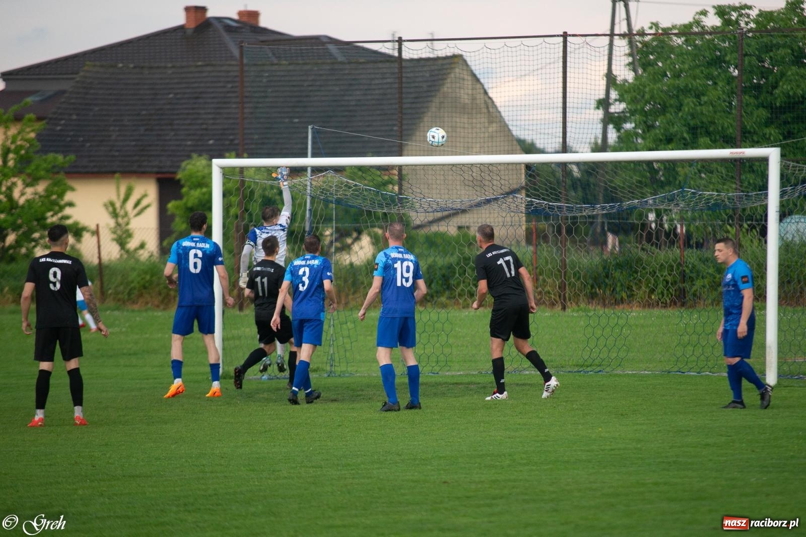 Zdjęcie w galerii na portalu naszraciborz.pl: O mistrzostwie zdecyduje ostatnia kolejka. Państwo Kubikowie z podziękowaniami [FOTO] wiadomości z regionu