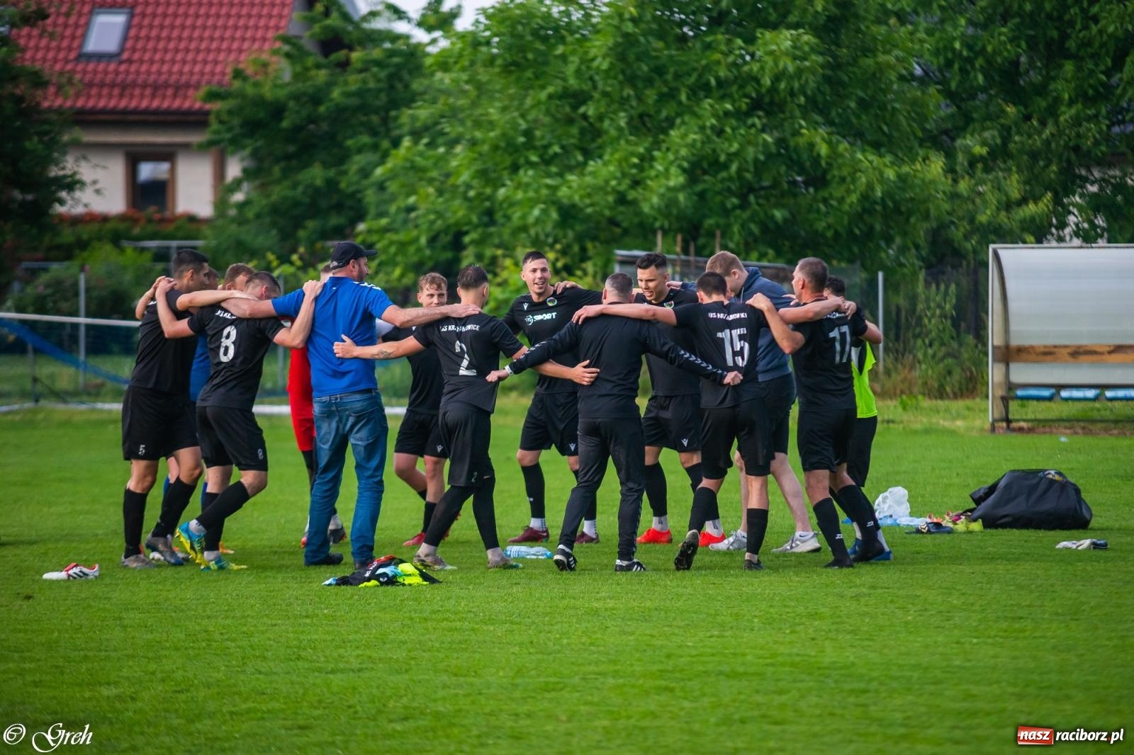 Zdjęcie w galerii na portalu naszraciborz.pl: O mistrzostwie zdecyduje ostatnia kolejka. Państwo Kubikowie z podziękowaniami [FOTO] wiadomości z regionu