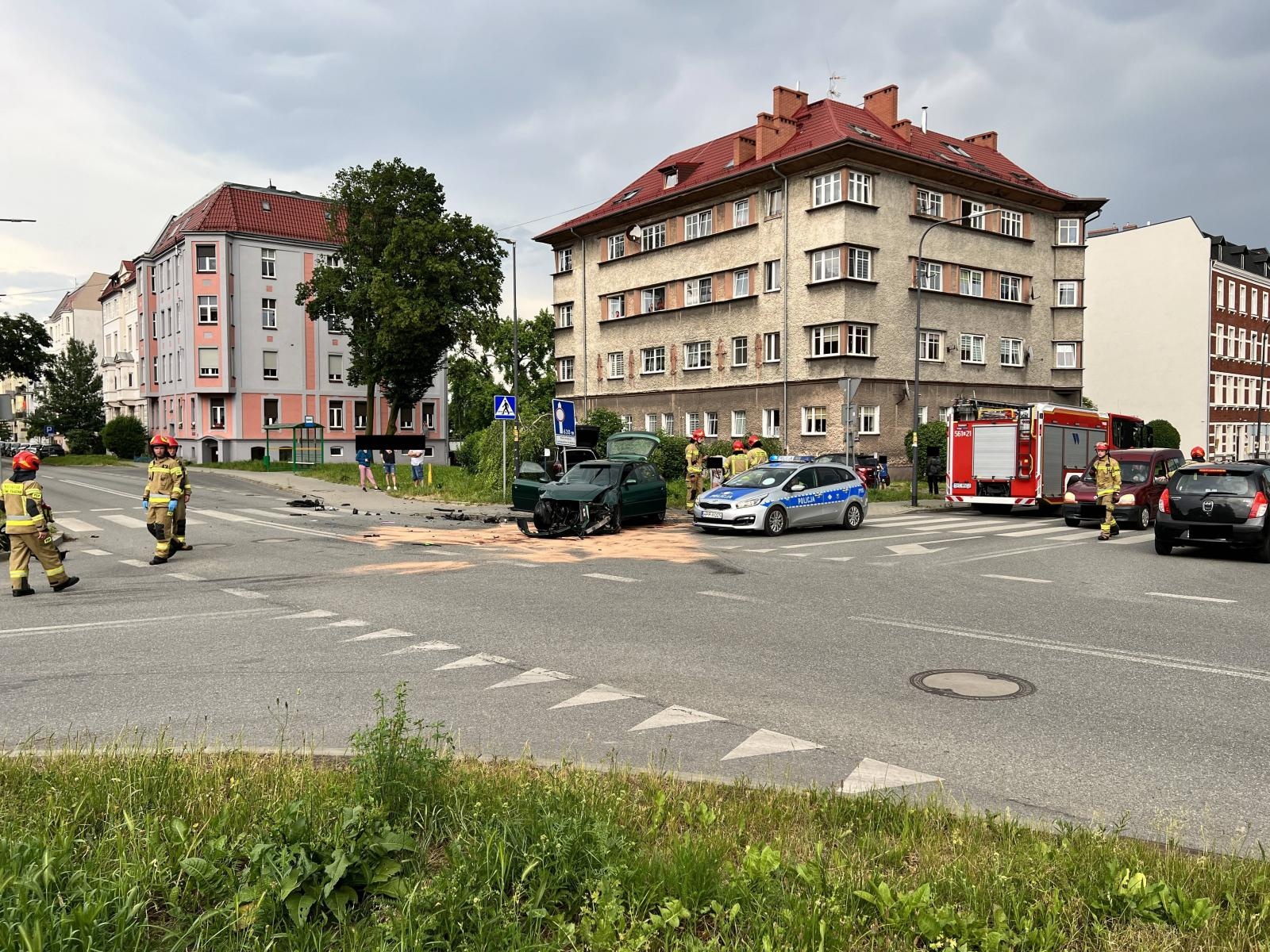 Zdjęcie w galerii na portalu naszraciborz.pl: Dwie osobówki marki Audi zderzyły się na Kościuszki-Eichendorffa wiadomości z regionu