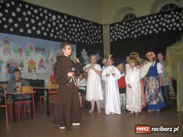 Zdjęcie w galerii na portalu naszraciborz.pl: Uczniowie SP4 o ekologii przedszkolakom wiadomości z regionu