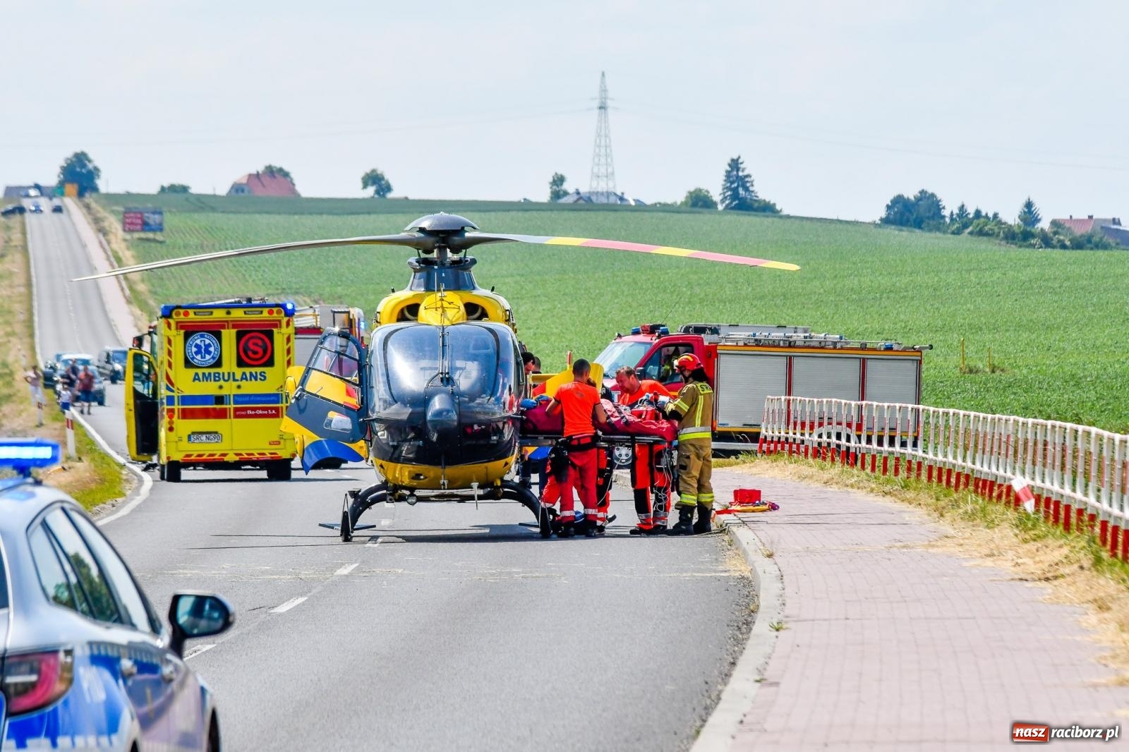 Zdjęcie w galerii na portalu naszraciborz.pl: Wypadek na trasie Racibórz - Żerdziny. Kierowca volkswagena nie zachował ostrożności przy wyprzedzaniu wiadomości z regionu