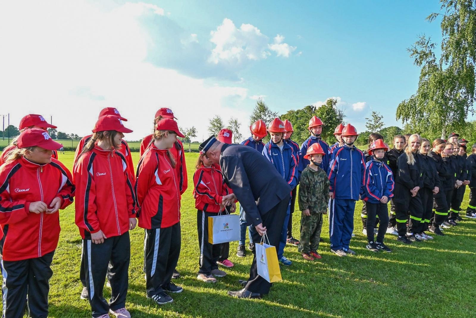 Zdjęcie w galerii na portalu naszraciborz.pl: Rudyszwałd na strażackim tronie w gminie Krzyżanowice wiadomości z regionu