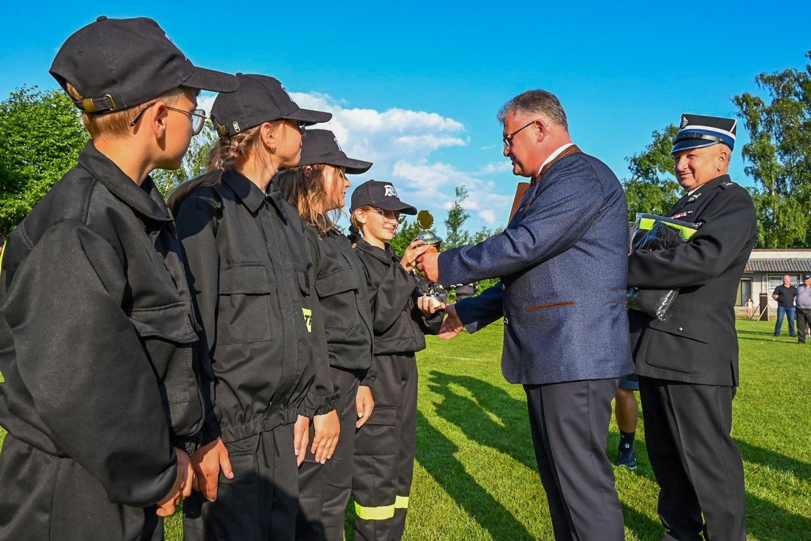 Zdjęcie w galerii na portalu naszraciborz.pl: Rudyszwałd na strażackim tronie w gminie Krzyżanowice wiadomości z regionu