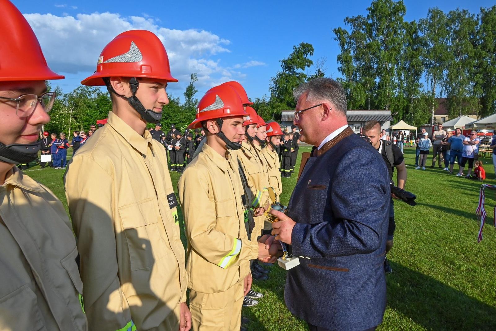 Zdjęcie w galerii na portalu naszraciborz.pl: Rudyszwałd na strażackim tronie w gminie Krzyżanowice wiadomości z regionu
