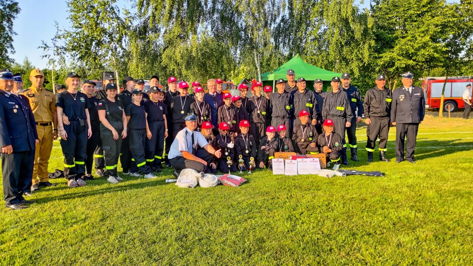 Zdjęcie w galerii na portalu naszraciborz.pl: Rudyszwałd na strażackim tronie w gminie Krzyżanowice wiadomości z regionu