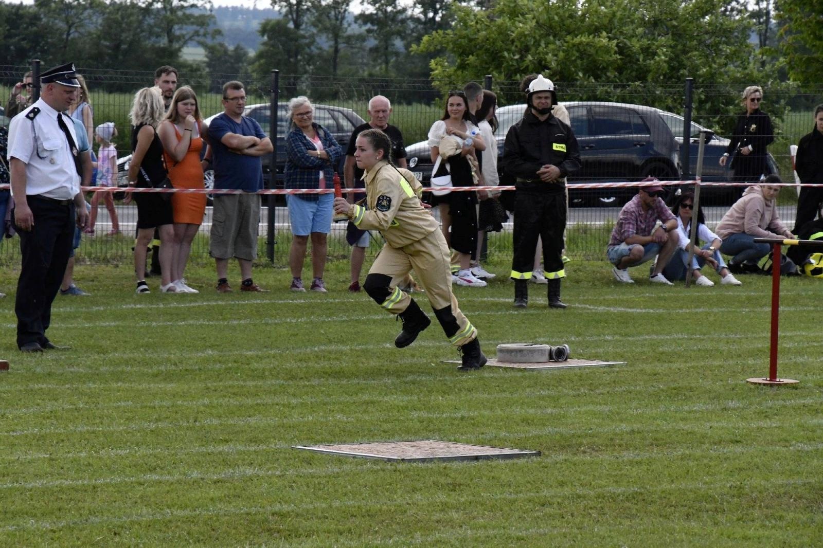 Zdjęcie w galerii na portalu naszraciborz.pl: Rudyszwałd na strażackim tronie w gminie Krzyżanowice wiadomości z regionu