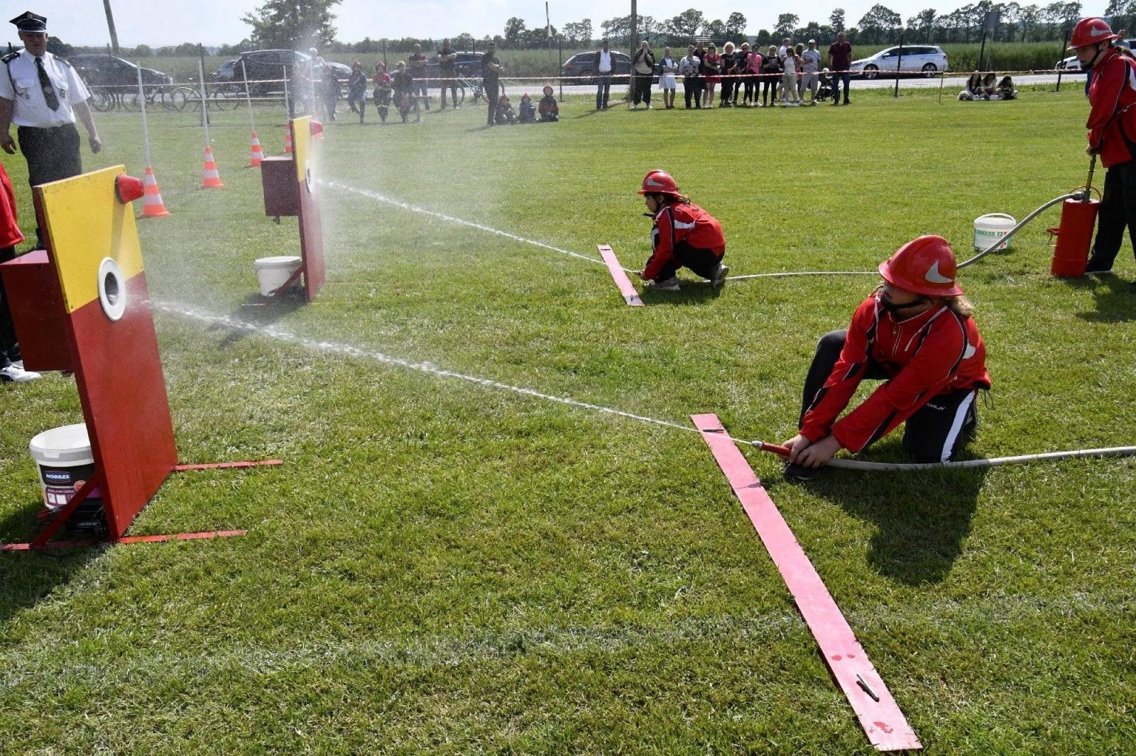 Zdjęcie w galerii na portalu naszraciborz.pl: Rudyszwałd na strażackim tronie w gminie Krzyżanowice wiadomości z regionu
