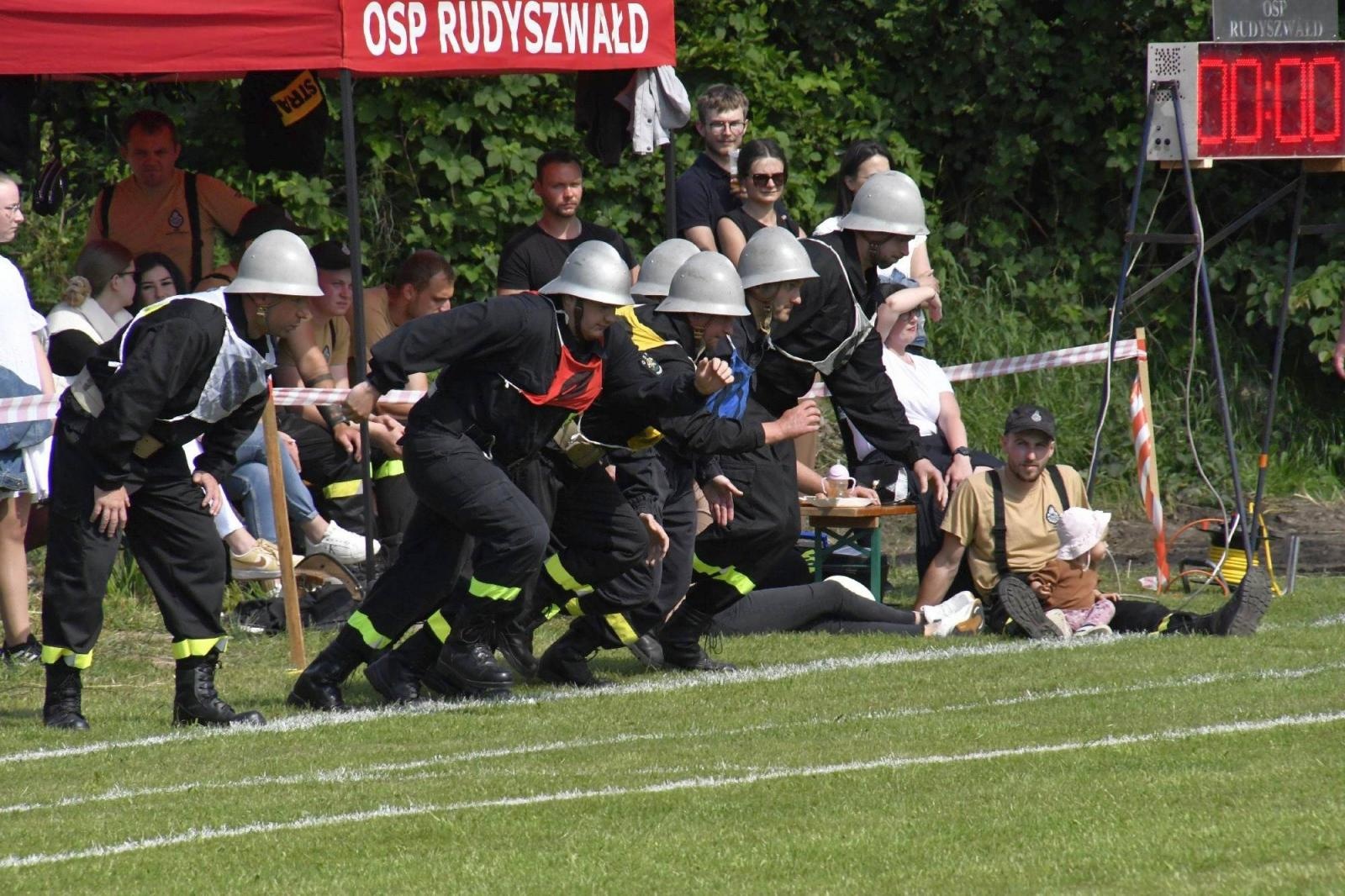 Zdjęcie w galerii na portalu naszraciborz.pl: Rudyszwałd na strażackim tronie w gminie Krzyżanowice wiadomości z regionu