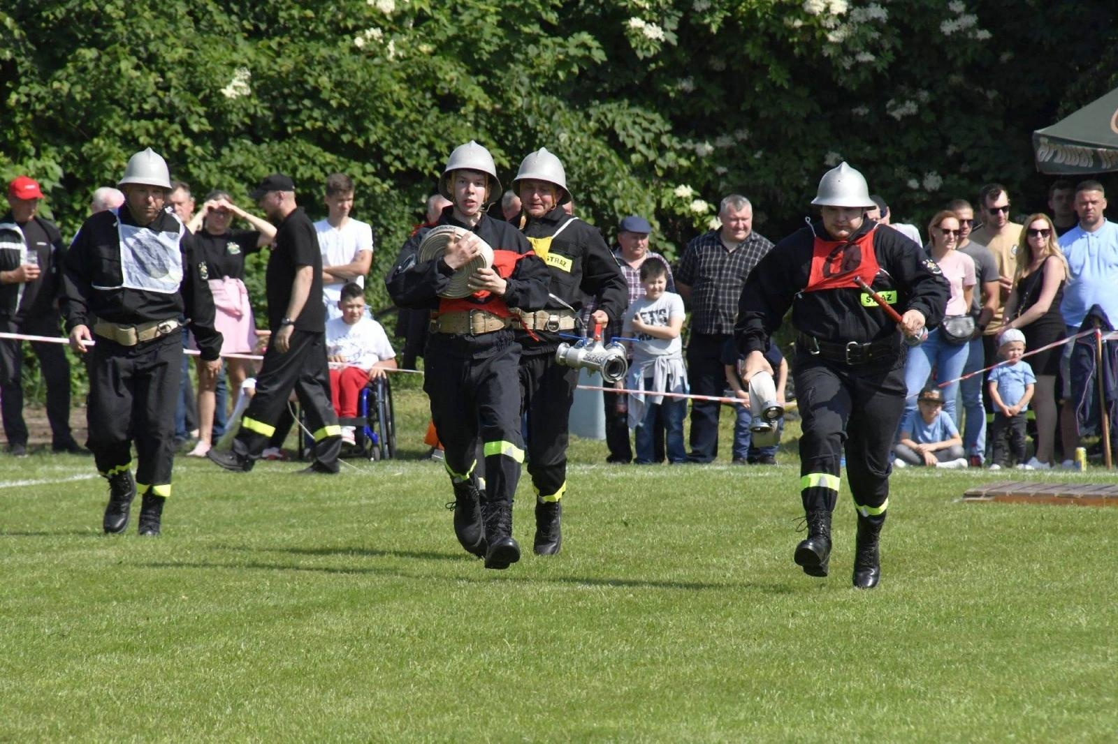 Zdjęcie w galerii na portalu naszraciborz.pl: Rudyszwałd na strażackim tronie w gminie Krzyżanowice wiadomości z regionu