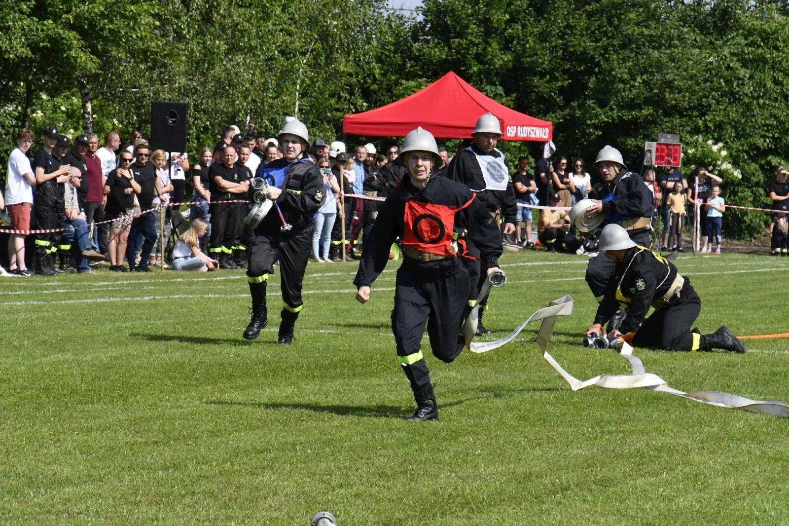 Zdjęcie w galerii na portalu naszraciborz.pl: Rudyszwałd na strażackim tronie w gminie Krzyżanowice wiadomości z regionu