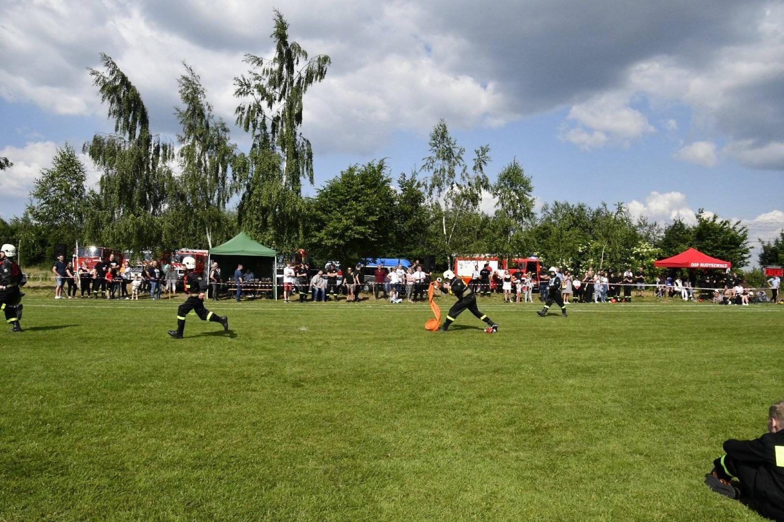 Zdjęcie w galerii na portalu naszraciborz.pl: Rudyszwałd na strażackim tronie w gminie Krzyżanowice wiadomości z regionu