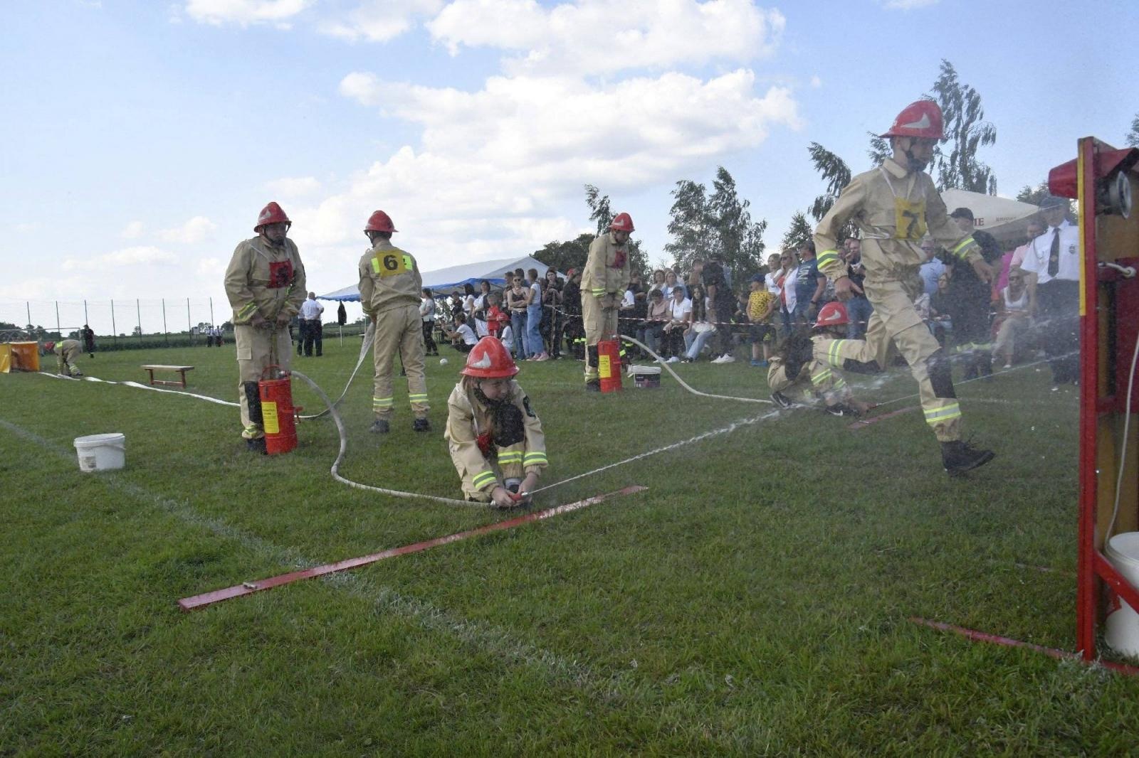 Zdjęcie w galerii na portalu naszraciborz.pl: Rudyszwałd na strażackim tronie w gminie Krzyżanowice wiadomości z regionu