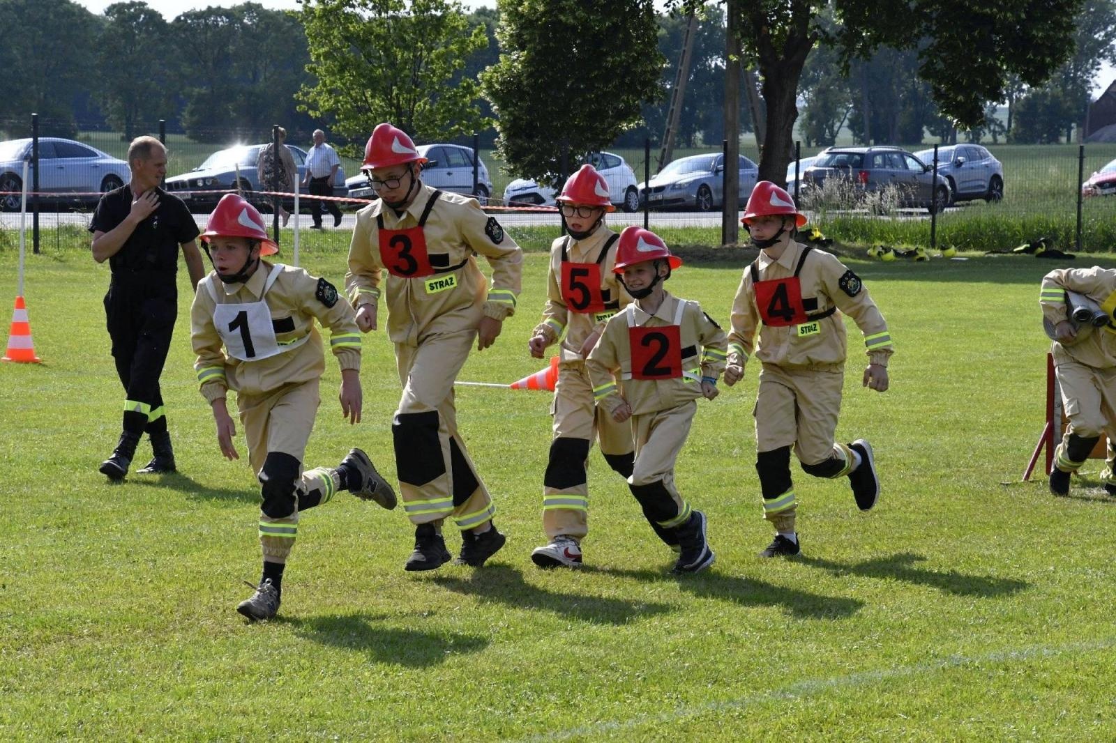 Zdjęcie w galerii na portalu naszraciborz.pl: Rudyszwałd na strażackim tronie w gminie Krzyżanowice wiadomości z regionu