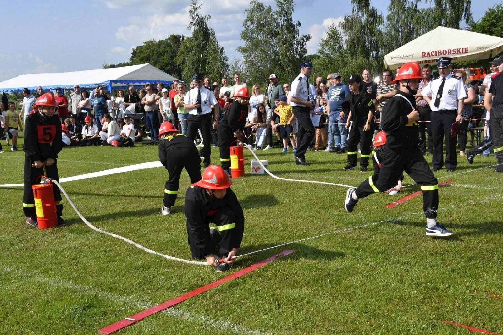 Zdjęcie w galerii na portalu naszraciborz.pl: Rudyszwałd na strażackim tronie w gminie Krzyżanowice wiadomości z regionu
