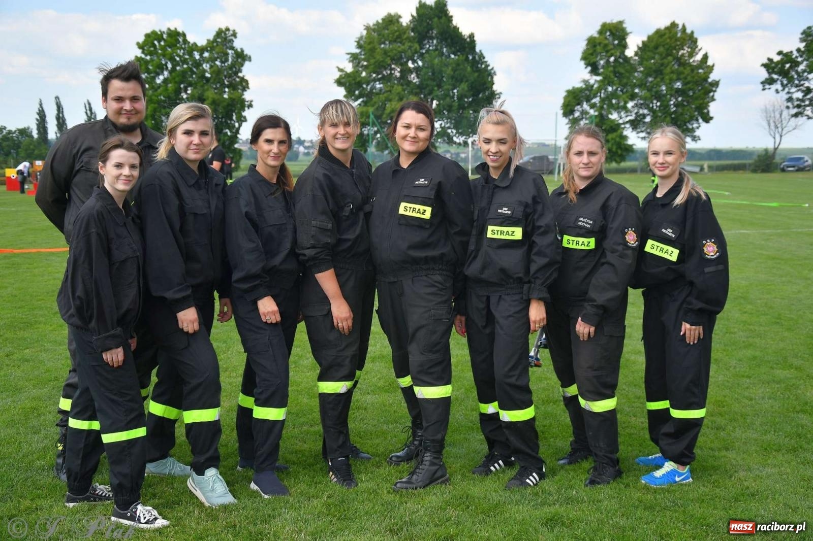 Zdjęcie w galerii na portalu naszraciborz.pl: Z lądu i powietrza - strażackie pokazy i zawody w Borucinie [FOTO] wiadomości z regionu