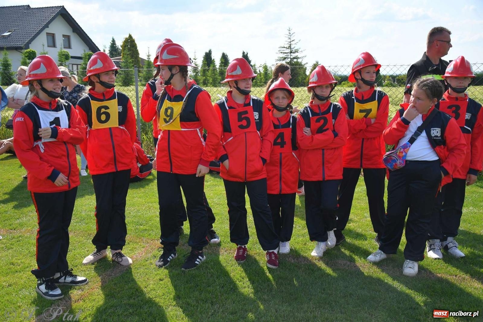 Zdjęcie w galerii na portalu naszraciborz.pl: Z lądu i powietrza - strażackie pokazy i zawody w Borucinie [FOTO] wiadomości z regionu
