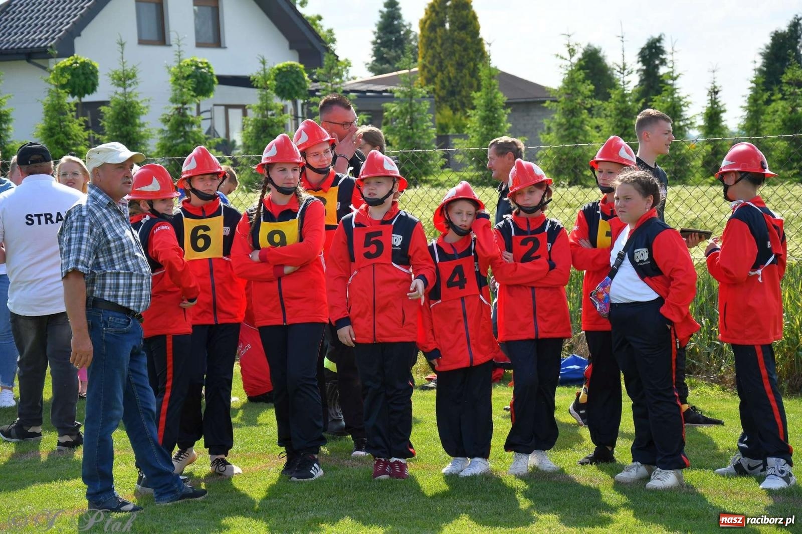 Zdjęcie w galerii na portalu naszraciborz.pl: Z lądu i powietrza - strażackie pokazy i zawody w Borucinie [FOTO] wiadomości z regionu