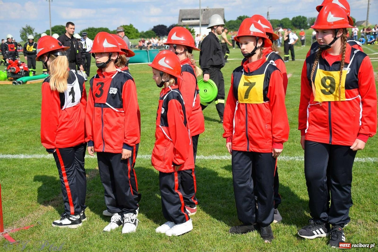 Zdjęcie w galerii na portalu naszraciborz.pl: Z lądu i powietrza - strażackie pokazy i zawody w Borucinie [FOTO] wiadomości z regionu