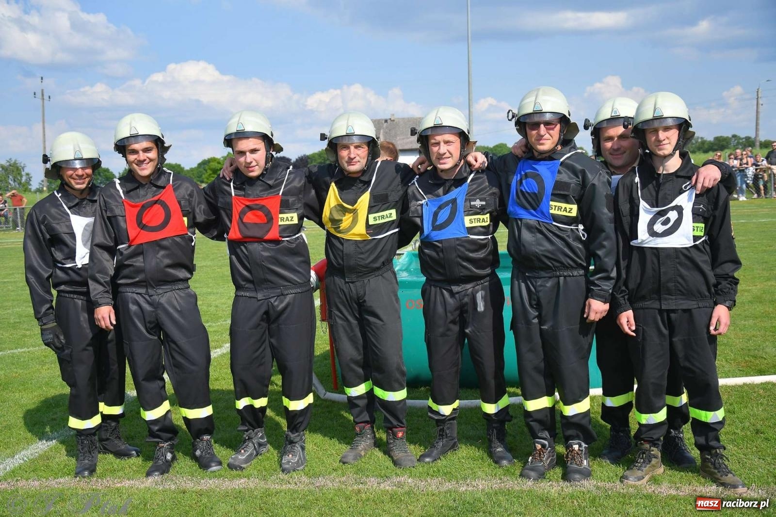Zdjęcie w galerii na portalu naszraciborz.pl: Z lądu i powietrza - strażackie pokazy i zawody w Borucinie [FOTO] wiadomości z regionu