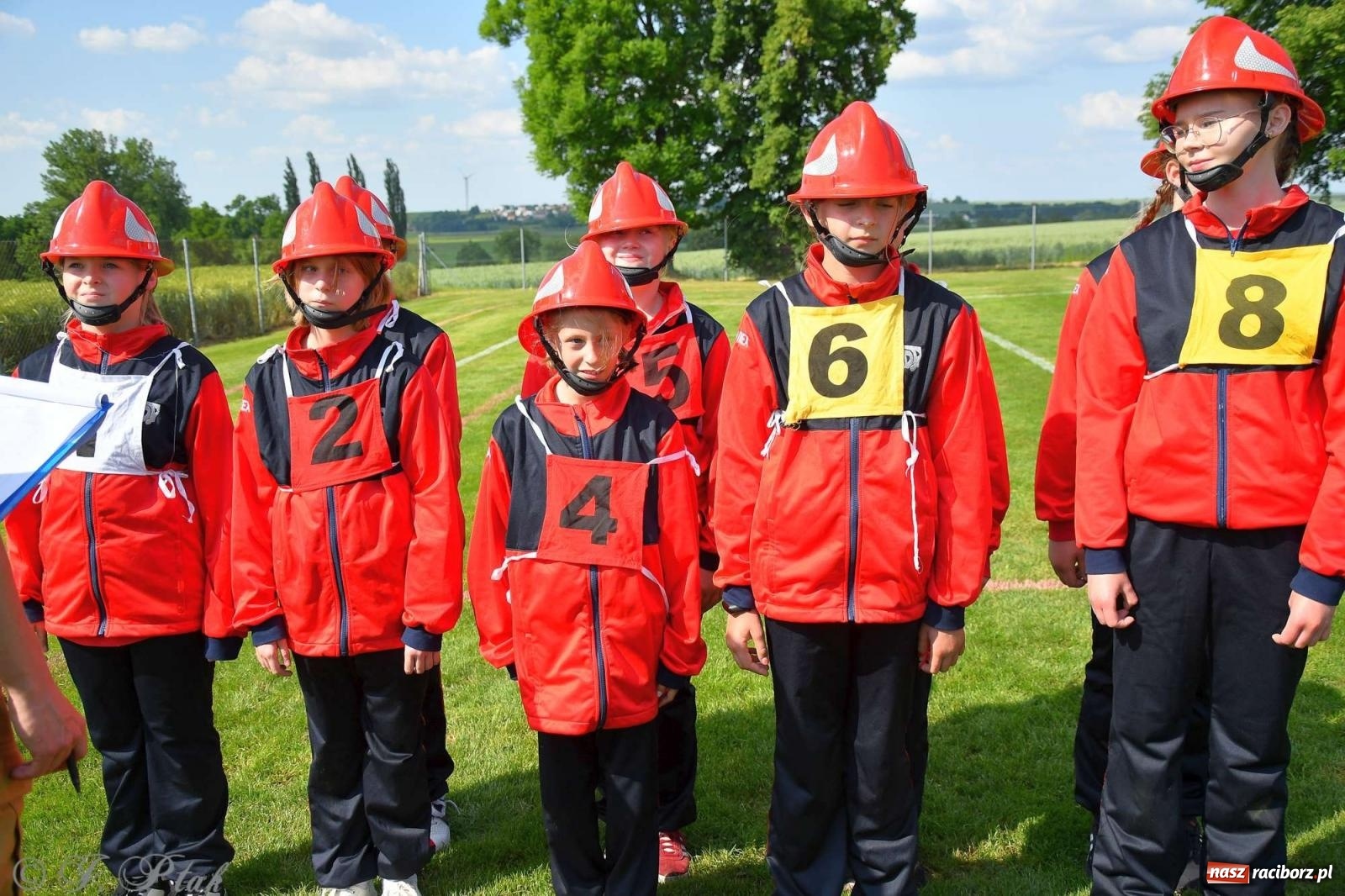 Zdjęcie w galerii na portalu naszraciborz.pl: Z lądu i powietrza - strażackie pokazy i zawody w Borucinie [FOTO] wiadomości z regionu