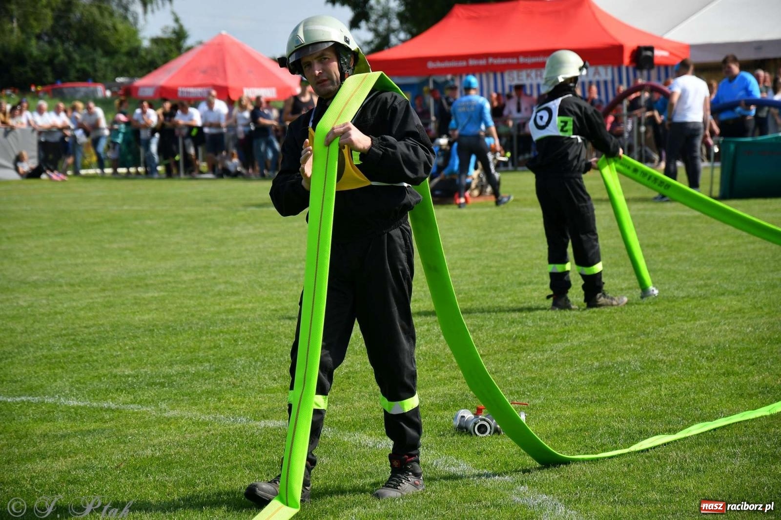Zdjęcie w galerii na portalu naszraciborz.pl: Z lądu i powietrza - strażackie pokazy i zawody w Borucinie [FOTO] wiadomości z regionu
