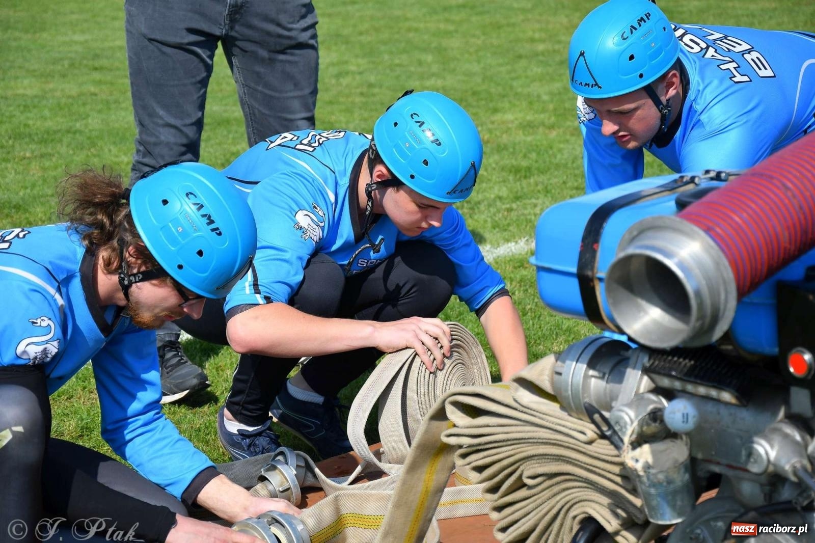 Zdjęcie w galerii na portalu naszraciborz.pl: Z lądu i powietrza - strażackie pokazy i zawody w Borucinie [FOTO] wiadomości z regionu