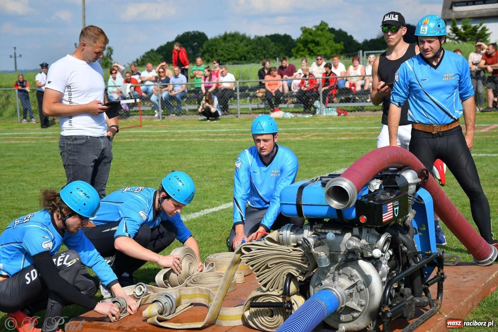 Zdjęcie w galerii na portalu naszraciborz.pl: Z lądu i powietrza - strażackie pokazy i zawody w Borucinie [FOTO] wiadomości z regionu