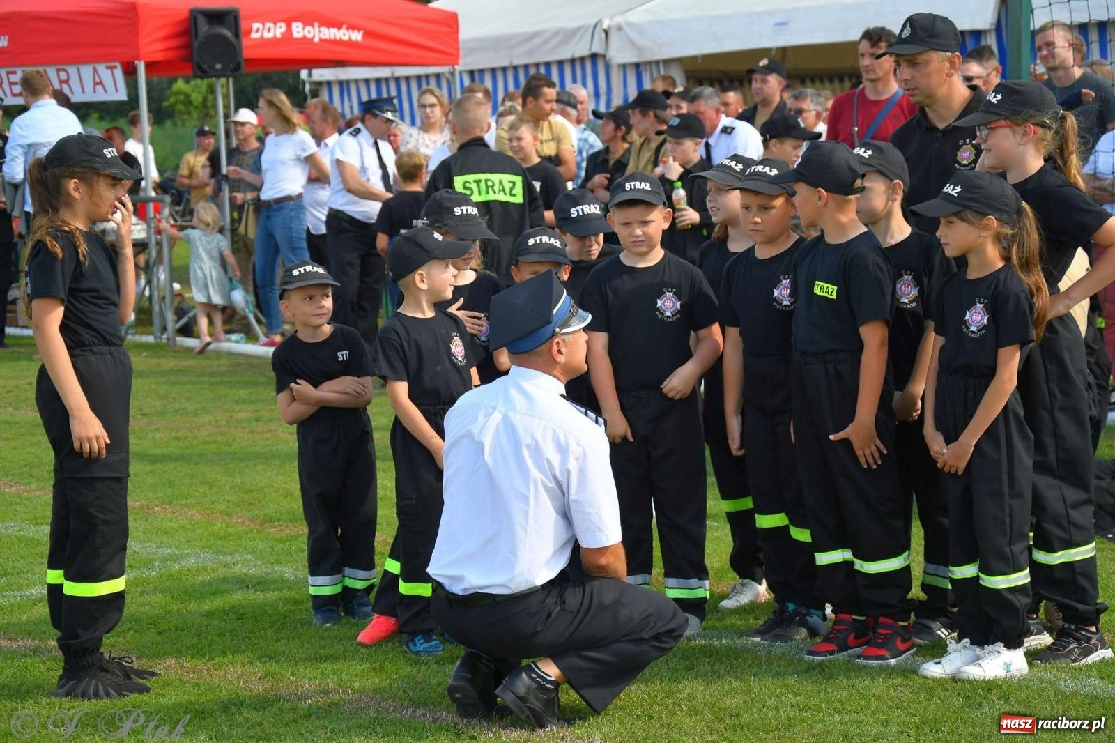 Zdjęcie w galerii na portalu naszraciborz.pl: Z lądu i powietrza - strażackie pokazy i zawody w Borucinie [FOTO] wiadomości z regionu