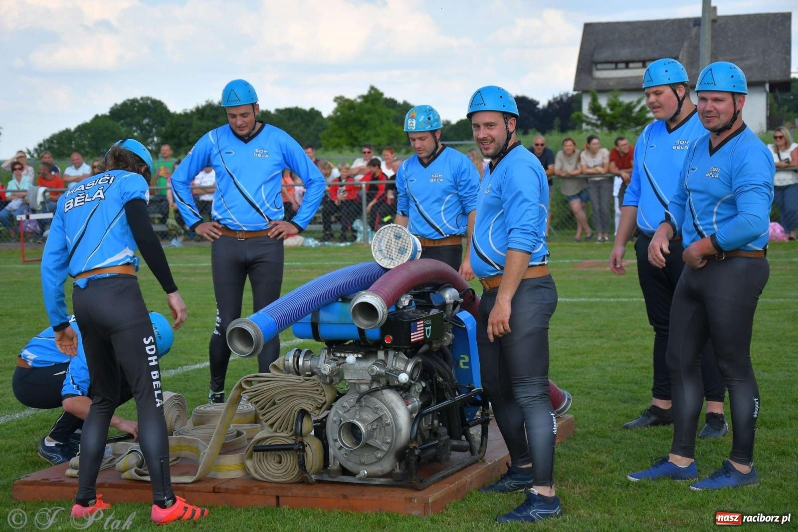 Zdjęcie w galerii na portalu naszraciborz.pl: Z lądu i powietrza - strażackie pokazy i zawody w Borucinie [FOTO] wiadomości z regionu