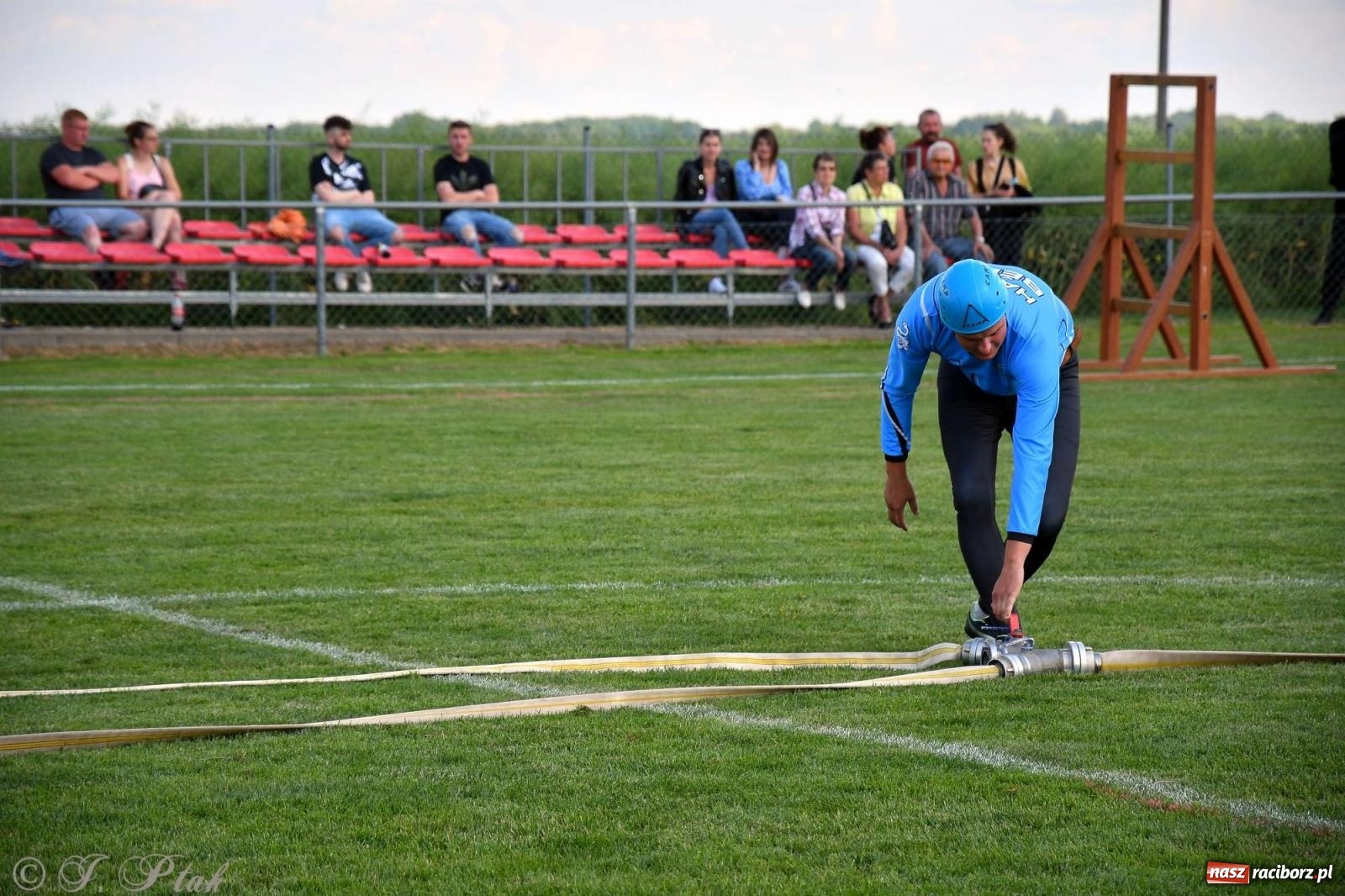 Zdjęcie w galerii na portalu naszraciborz.pl: Z lądu i powietrza - strażackie pokazy i zawody w Borucinie [FOTO] wiadomości z regionu