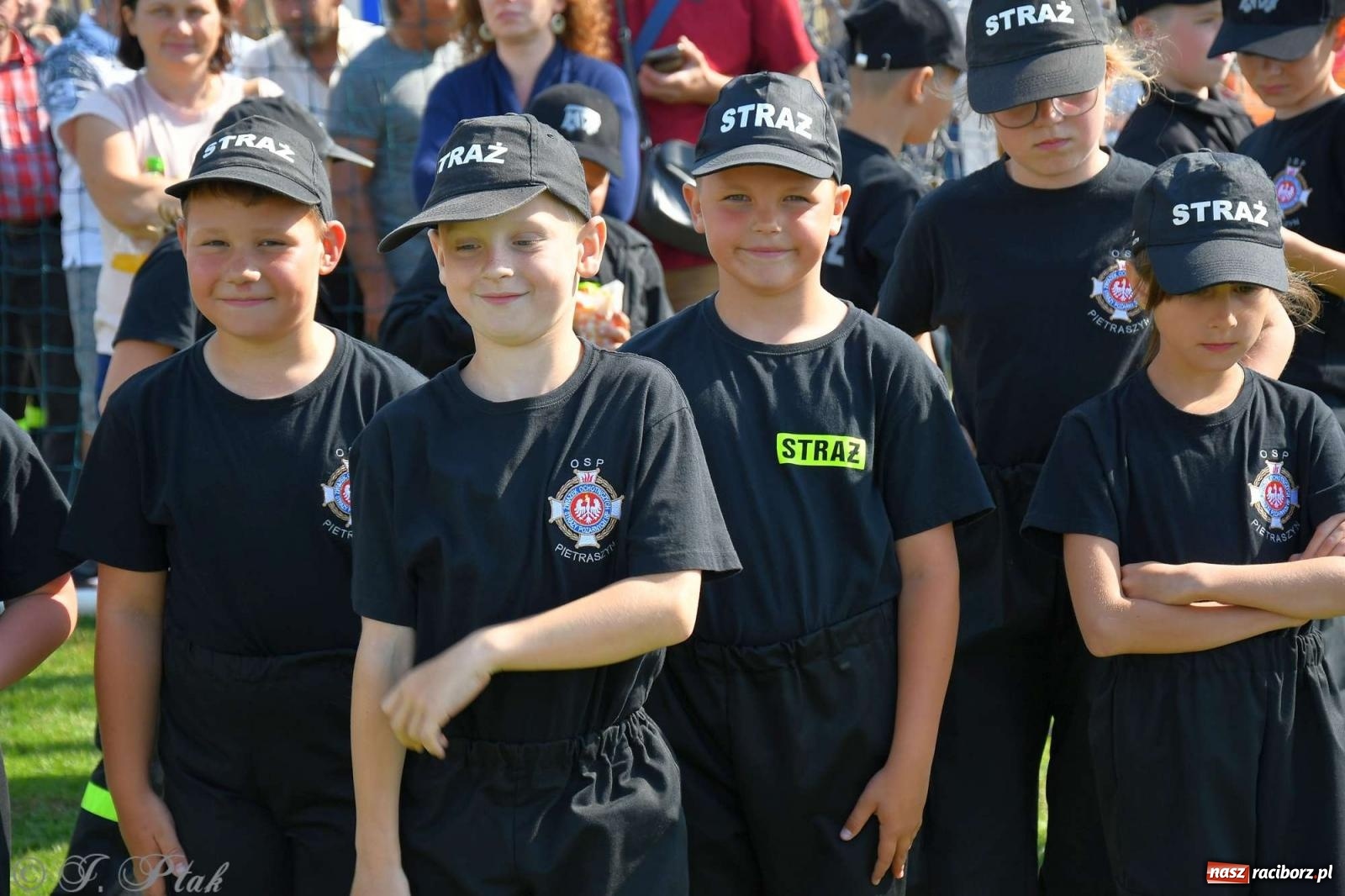 Zdjęcie w galerii na portalu naszraciborz.pl: Z lądu i powietrza - strażackie pokazy i zawody w Borucinie [FOTO] wiadomości z regionu
