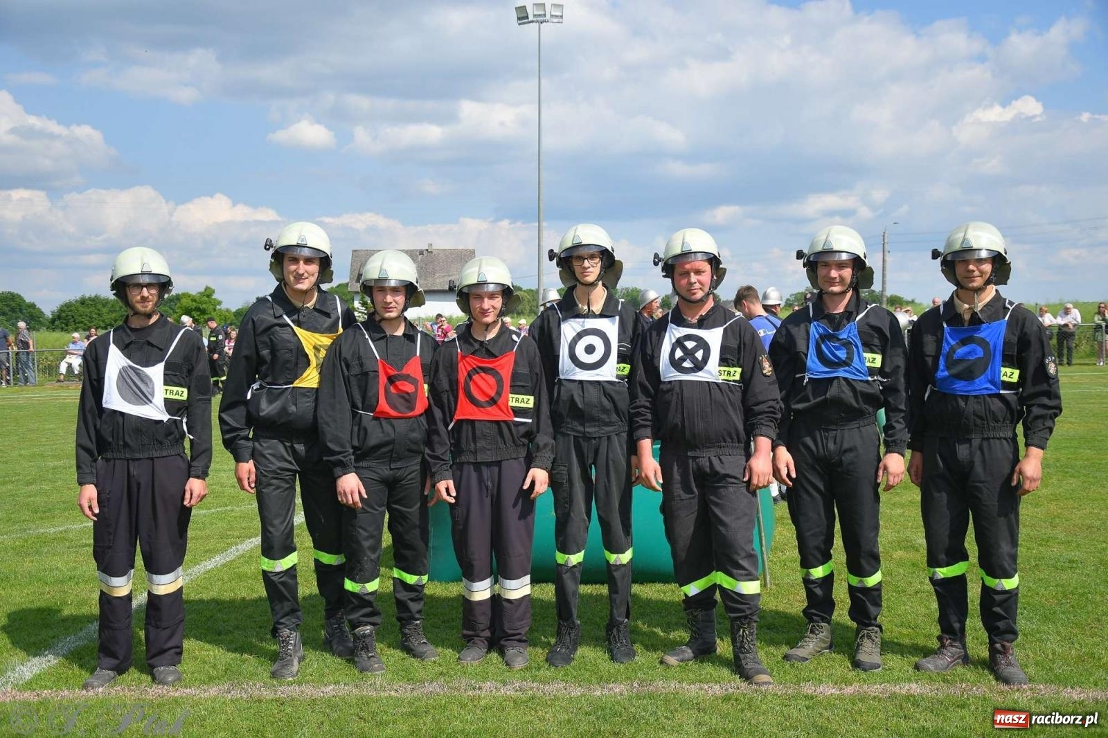 Zdjęcie w galerii na portalu naszraciborz.pl: Z lądu i powietrza - strażackie pokazy i zawody w Borucinie [FOTO] wiadomości z regionu