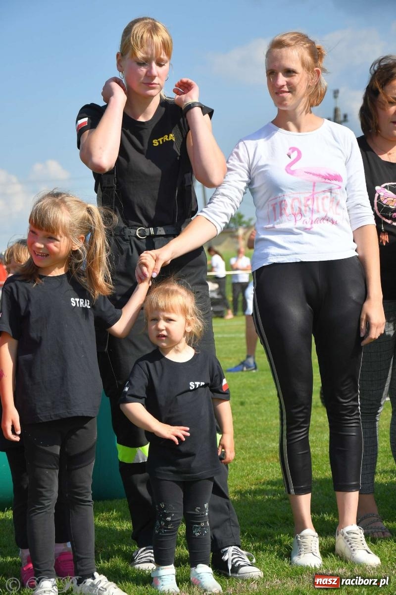Zdjęcie w galerii na portalu naszraciborz.pl: Z lądu i powietrza - strażackie pokazy i zawody w Borucinie [FOTO] wiadomości z regionu