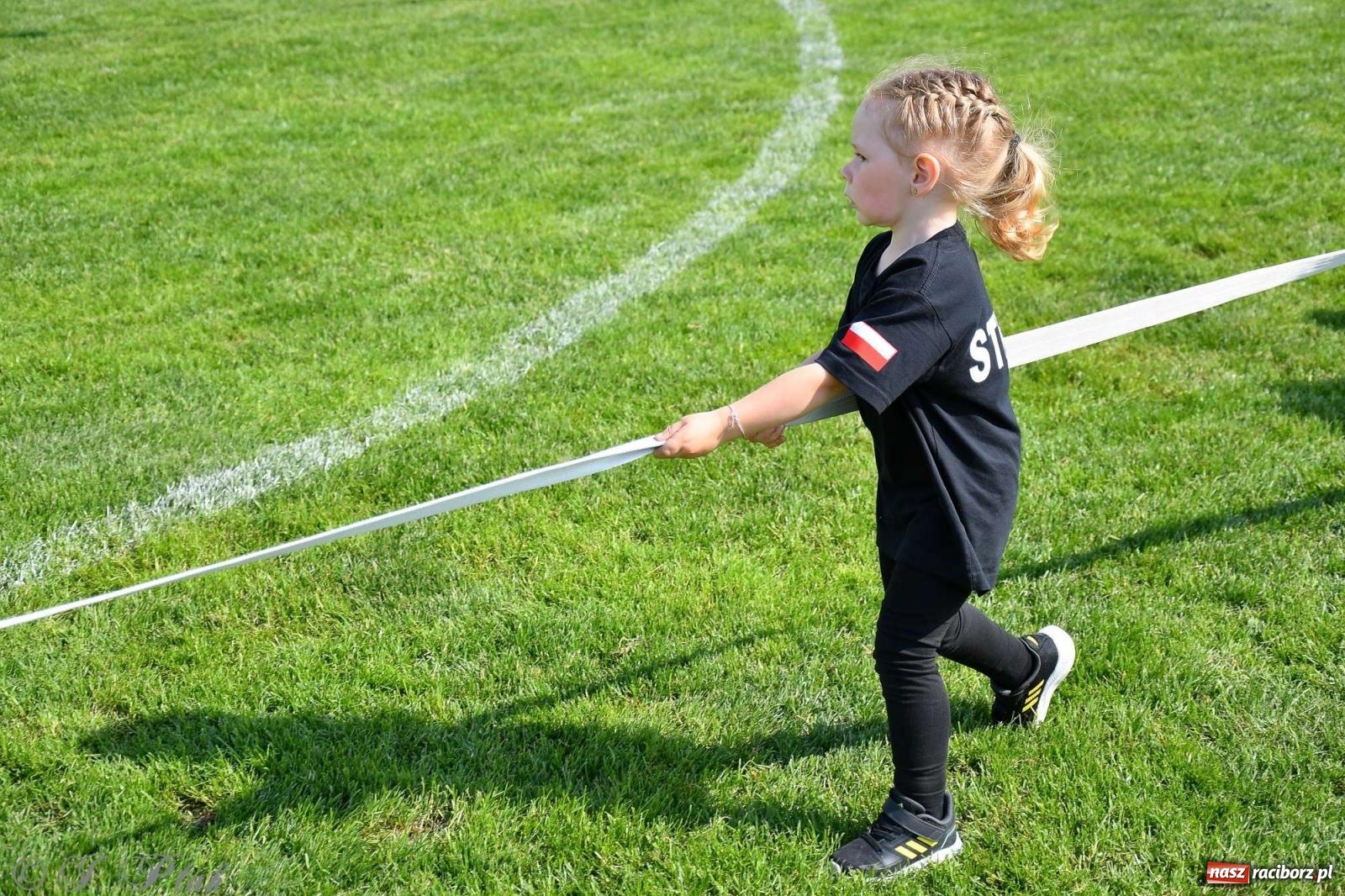 Zdjęcie w galerii na portalu naszraciborz.pl: Z lądu i powietrza - strażackie pokazy i zawody w Borucinie [FOTO] wiadomości z regionu