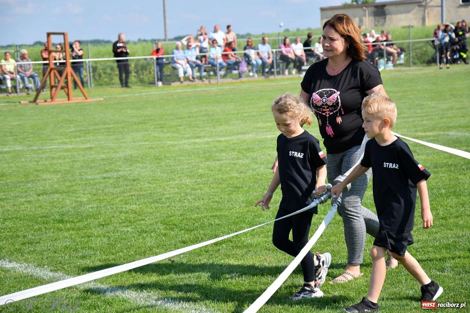 Zdjęcie w galerii na portalu naszraciborz.pl: Z lądu i powietrza - strażackie pokazy i zawody w Borucinie [FOTO] wiadomości z regionu